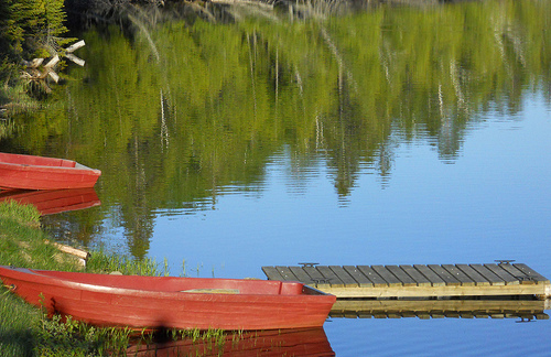 Calme à la Pourvoirie Kan-À-Mouche, Lanaudière. Pêche à la truite et hébergement en chalet ou en auberge.